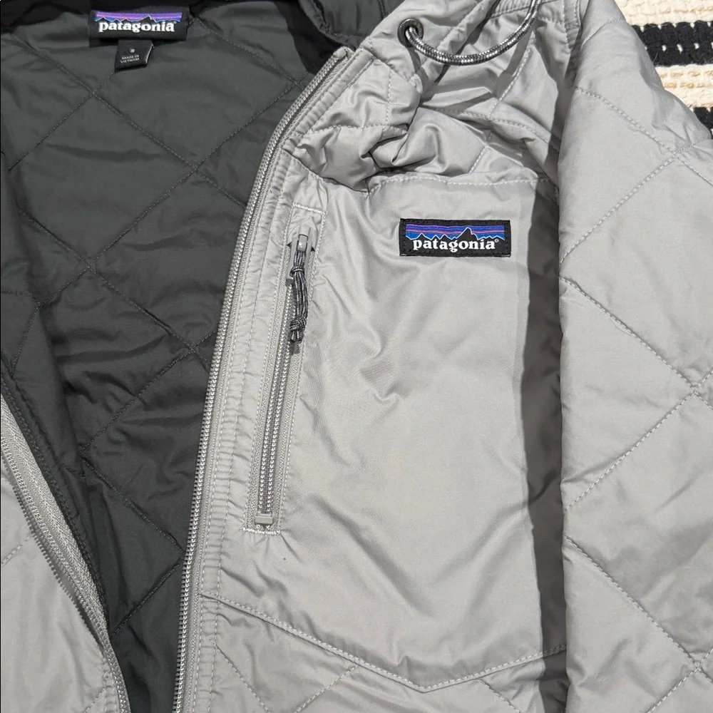 Patagonia Diamond Quilted Bomber Hoody Jacket in light gray - Picture 4 of 4